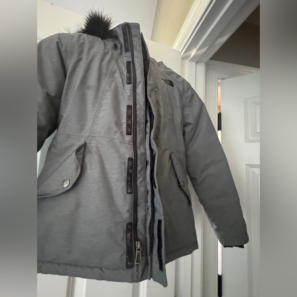 The North Face Kids’ Dark Gray Ski Parka, with faux fur trim. - Picture 4 of 6